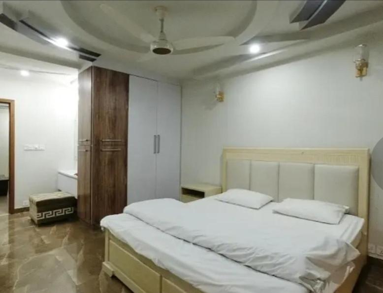 Furnished One-Bedroom Apartment For Rent Lahore Exterior photo