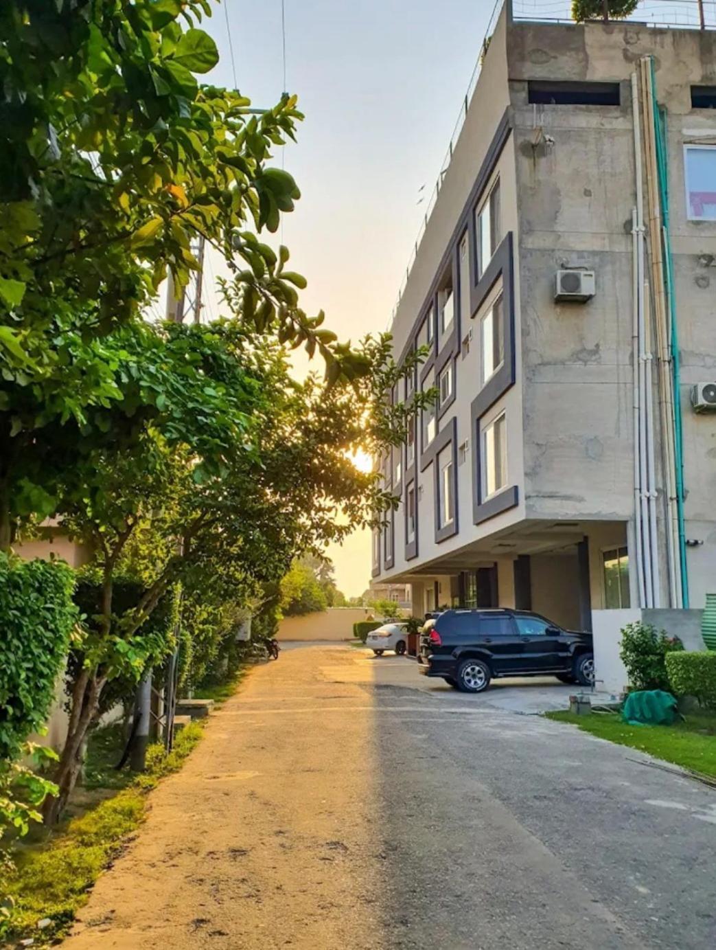 Furnished One-Bedroom Apartment For Rent Lahore Exterior photo